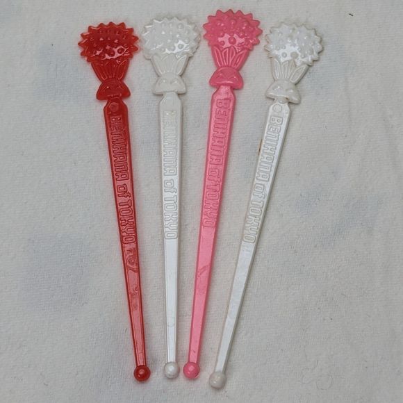 Vintage Benihana Of Tokyo Restaurant Swizzle Sticks 2 White 1 Red Pink Lot of 4 - Picture 1 of 3